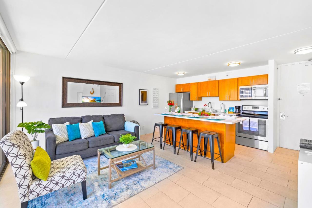 & Ocean Views 1br, Steps From Waikiki & Free Parking! * Honolulu