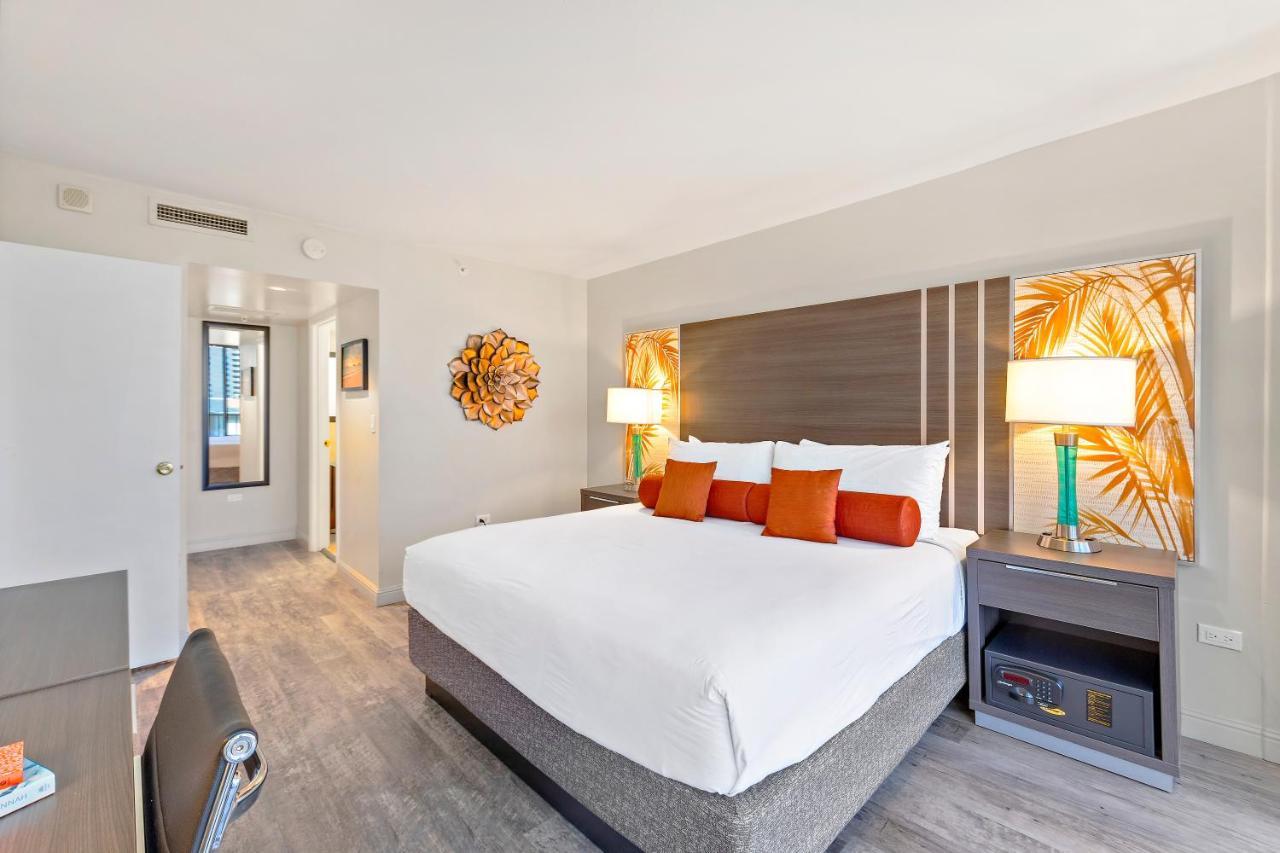 Apartment Renovated With View At Aqua Palms Waikiki *