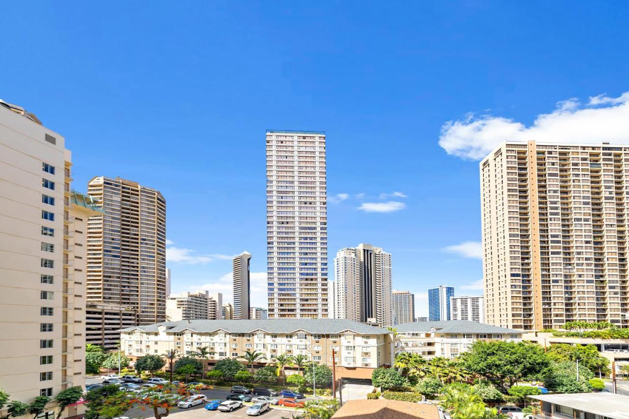 Renovated With View At Aqua Palms Waikiki Honolulu