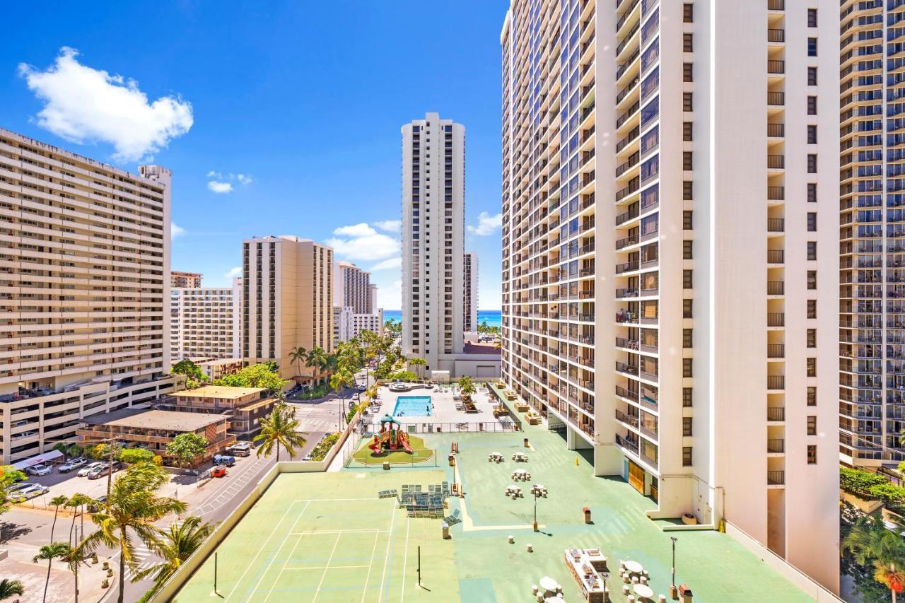 Apartment & Ocean Views 1br, Steps From Waikiki & Free Parking!
