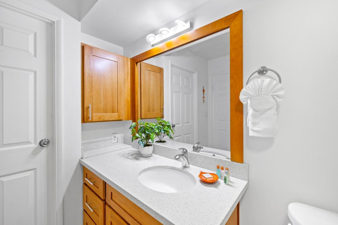& Ocean Views 1br, Steps From Waikiki & Free Parking! Apartment *