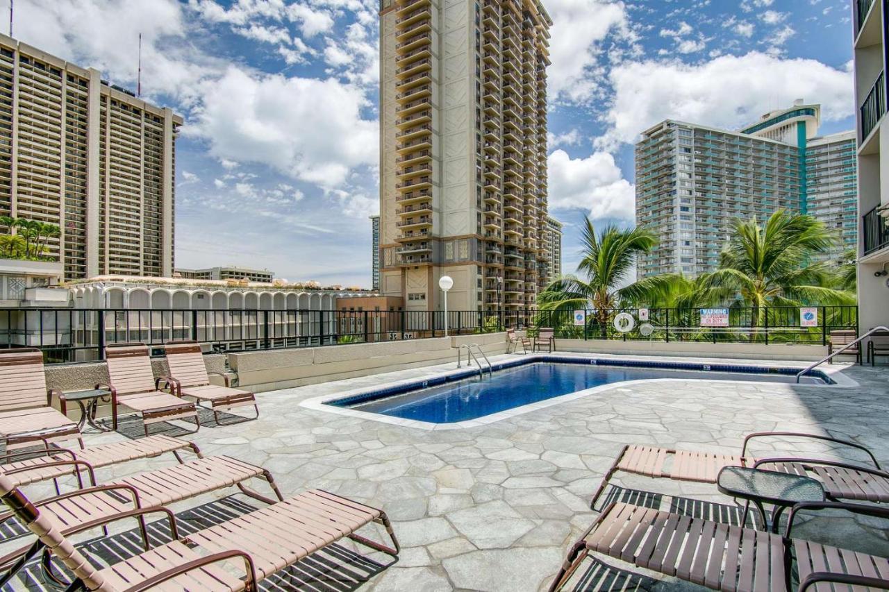 Renovated With View At Aqua Palms Waikiki Apartment *