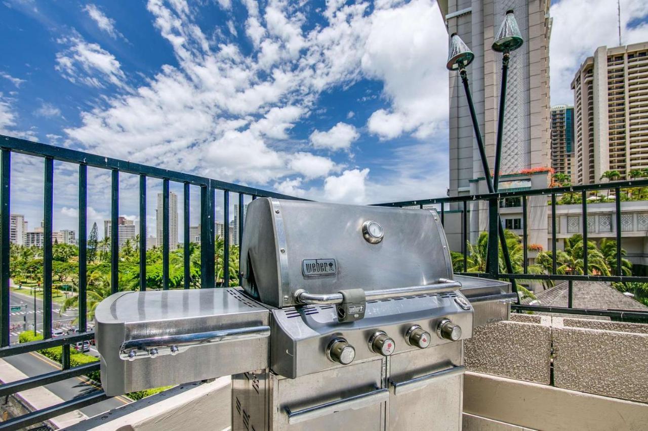 Renovated With View At Aqua Palms Waikiki Apartment