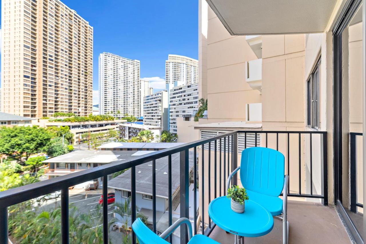 Renovated With View At Aqua Palms Waikiki Apartment *