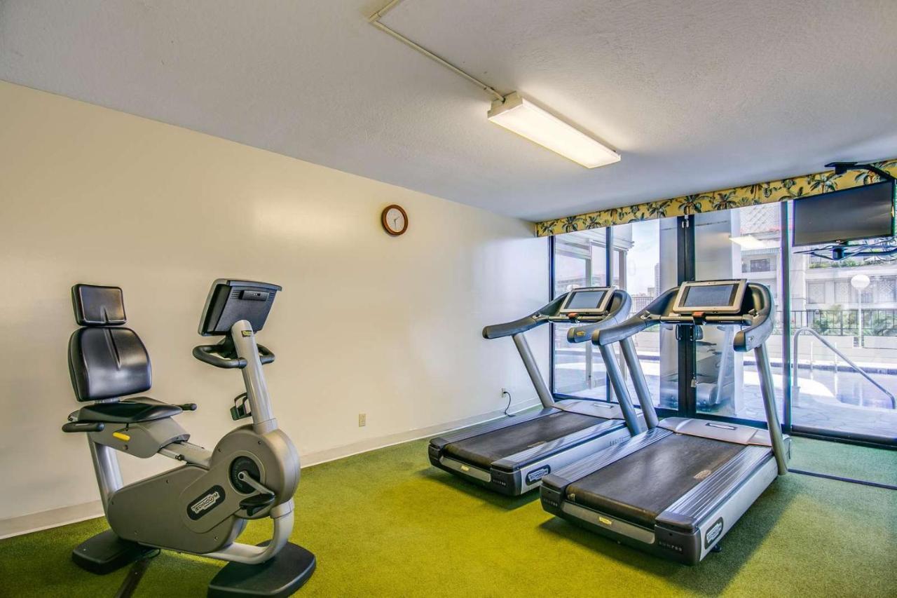 Apartment Renovated With View At Aqua Palms Waikiki *