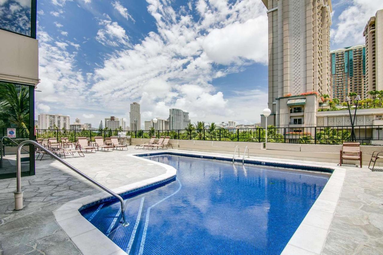 Renovated With View At Aqua Palms Waikiki Apartment Honolulu