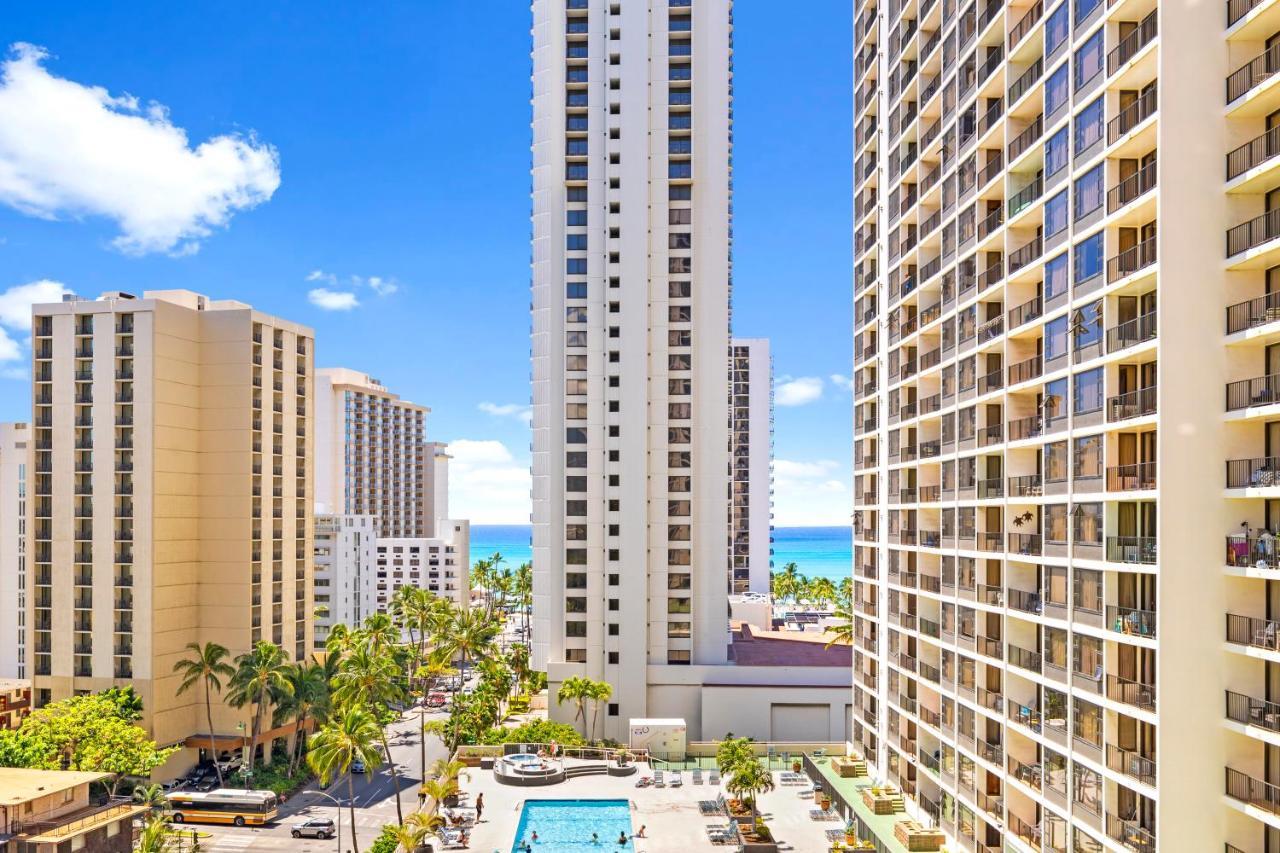 Apartment & Ocean Views 1br, Steps From Waikiki & Free Parking!