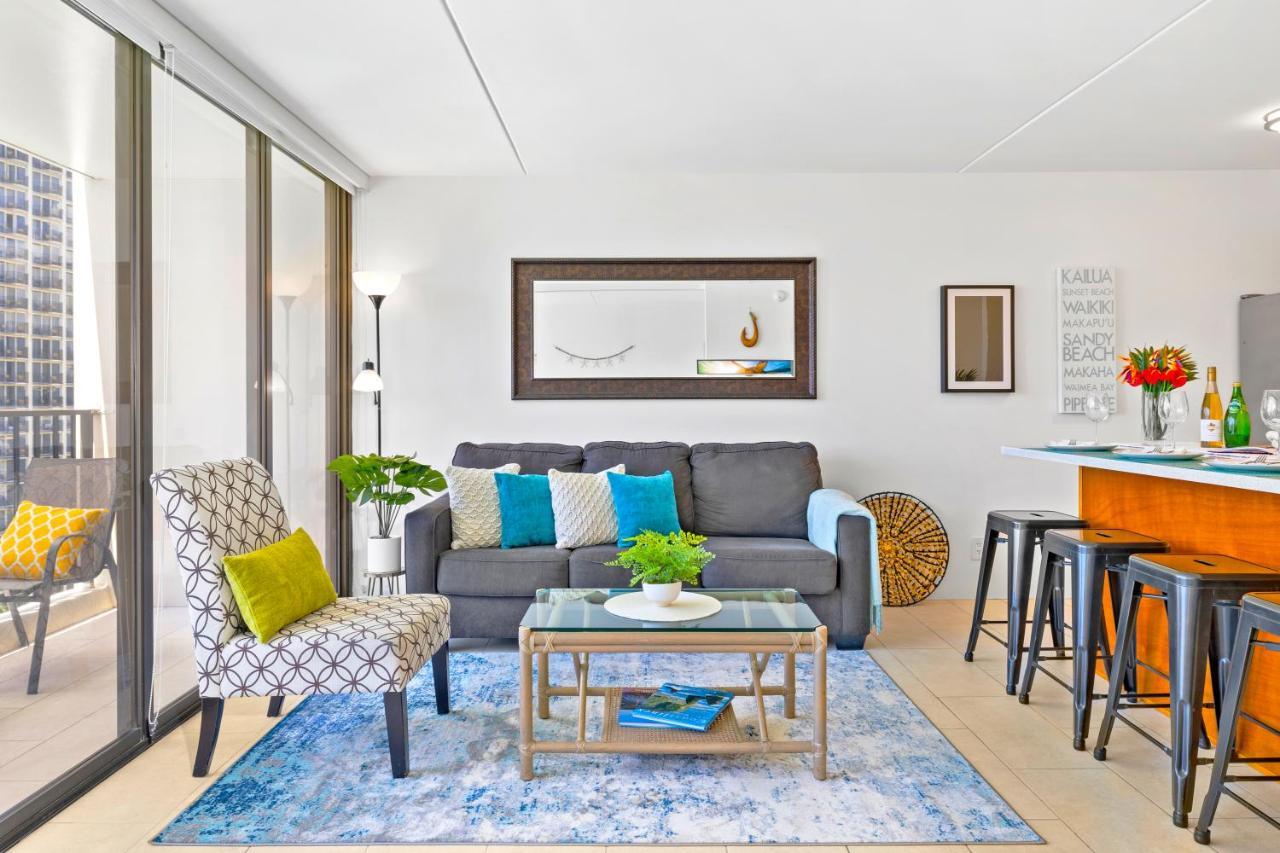 & Ocean Views 1br, Steps From Waikiki & Free Parking! Apartment Honolulu