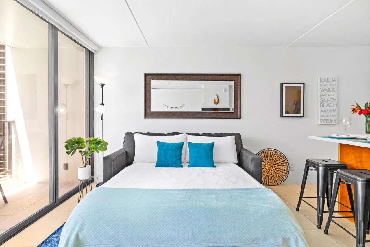 & Ocean Views 1br, Steps From Waikiki & Free Parking! Apartment *