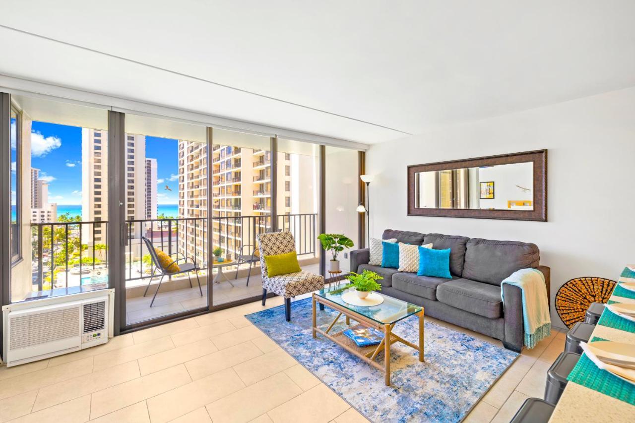 & Ocean Views 1br, Steps From Waikiki & Free Parking! Apartment Honolulu