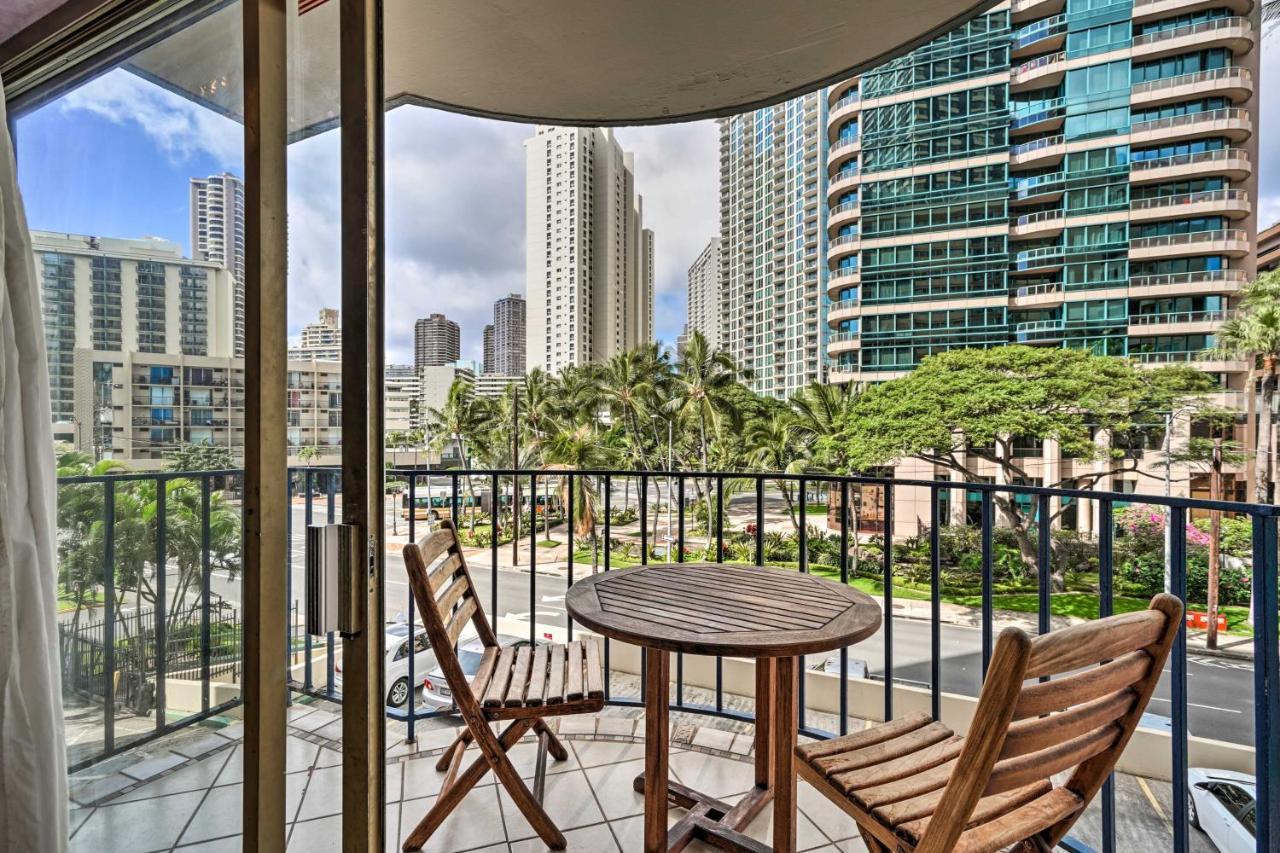 Waikiki Walk To Beach, Shops And Restaurants *