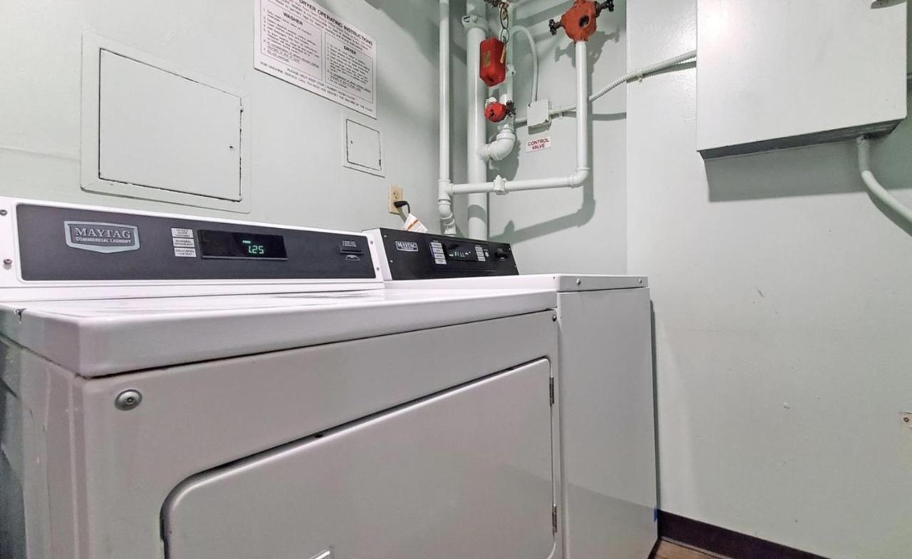 Prime Location - Waikiki Full Kitchen& Laundry