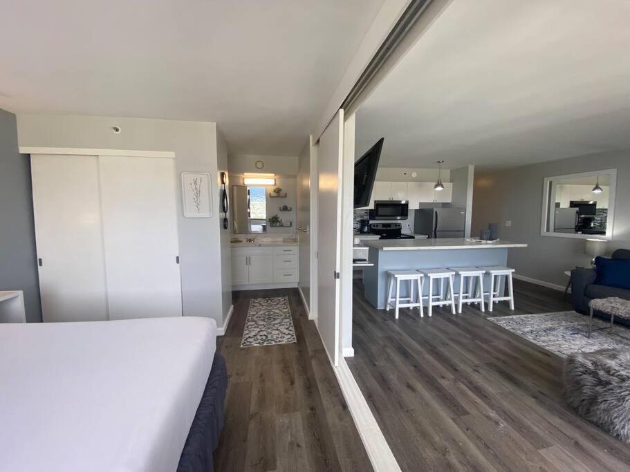 Apartment Nalu Malu 1 Bedroom @waikiki Banyan 1 Free Parking