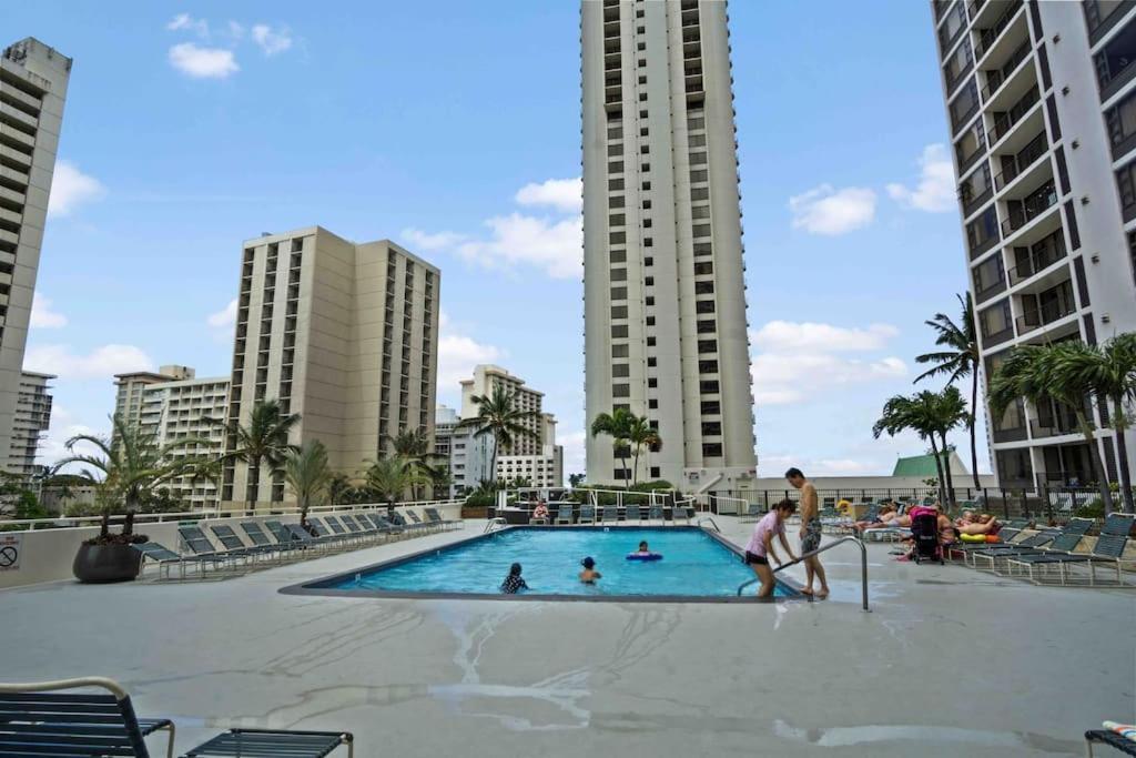 Nalu Malu 1 Bedroom @waikiki Banyan 1 Free Parking *