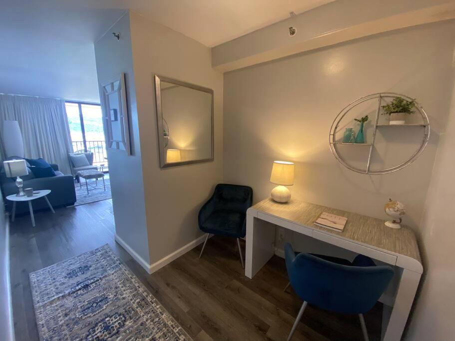 Nalu Malu 1 Bedroom @waikiki Banyan 1 Free Parking *