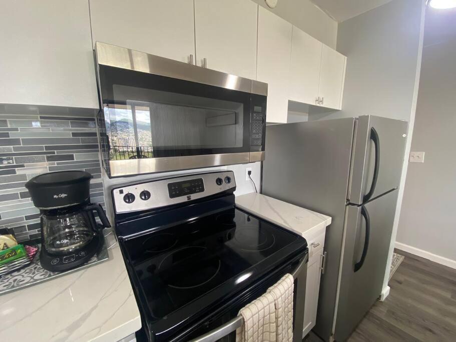 Nalu Malu 1 Bedroom @waikiki Banyan 1 Free Parking Apartment