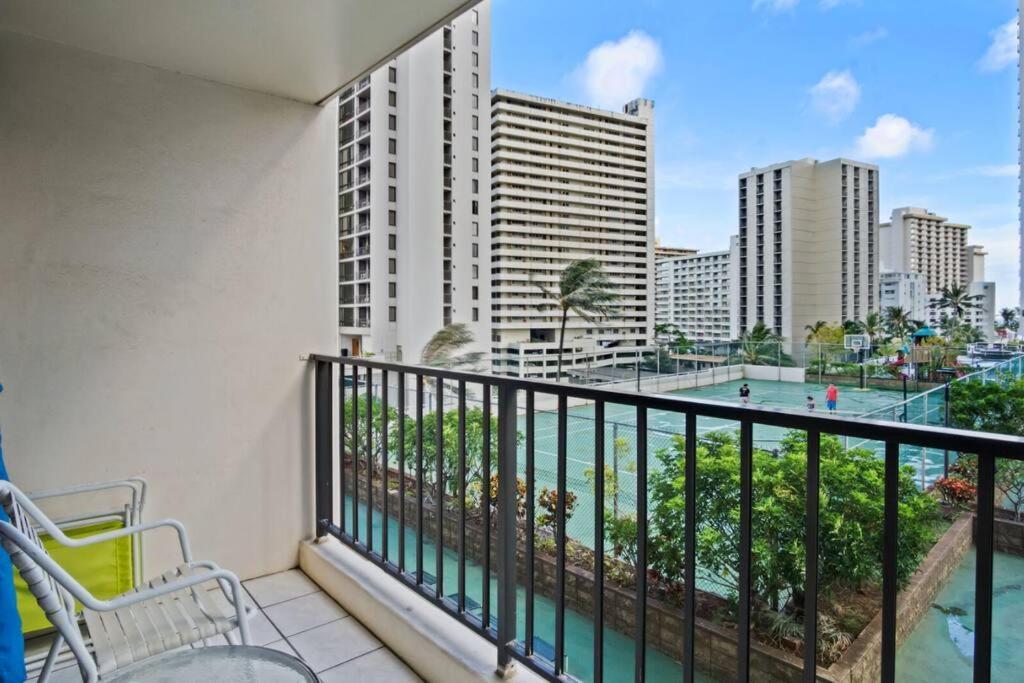 Rec Deck Suite, 1 Bed + Free Parking Apartment