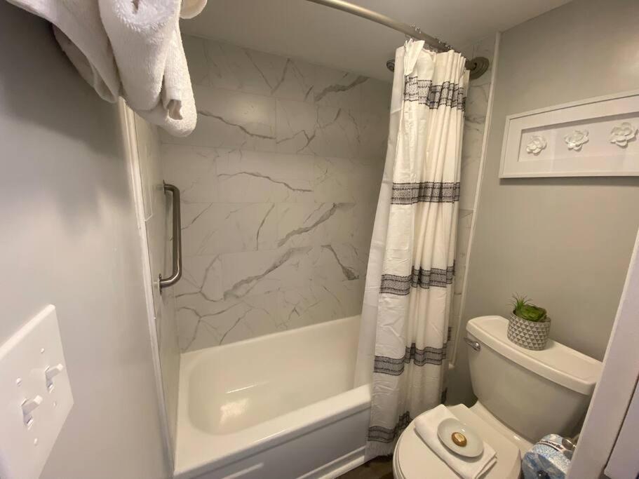 Nalu Malu 1 Bedroom @waikiki Banyan 1 Free Parking Apartment *