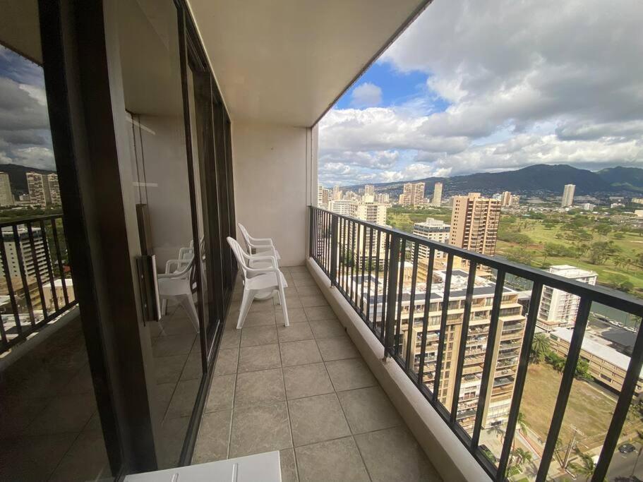 Nalu Malu 1 Bedroom @waikiki Banyan 1 Free Parking *