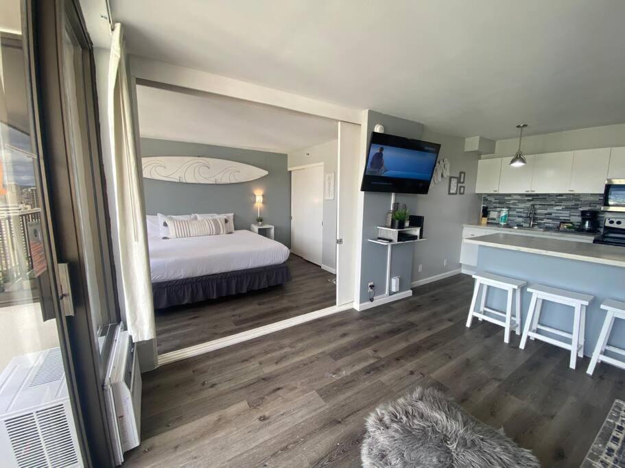 Nalu Malu 1 Bedroom @waikiki Banyan 1 Free Parking Apartment