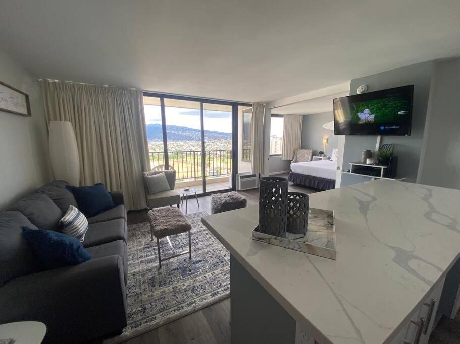 Nalu Malu 1 Bedroom @waikiki Banyan 1 Free Parking *