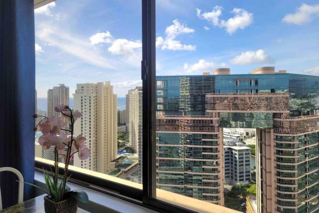 Waikiki High Floor Views Beaches Convention Center Apartment
