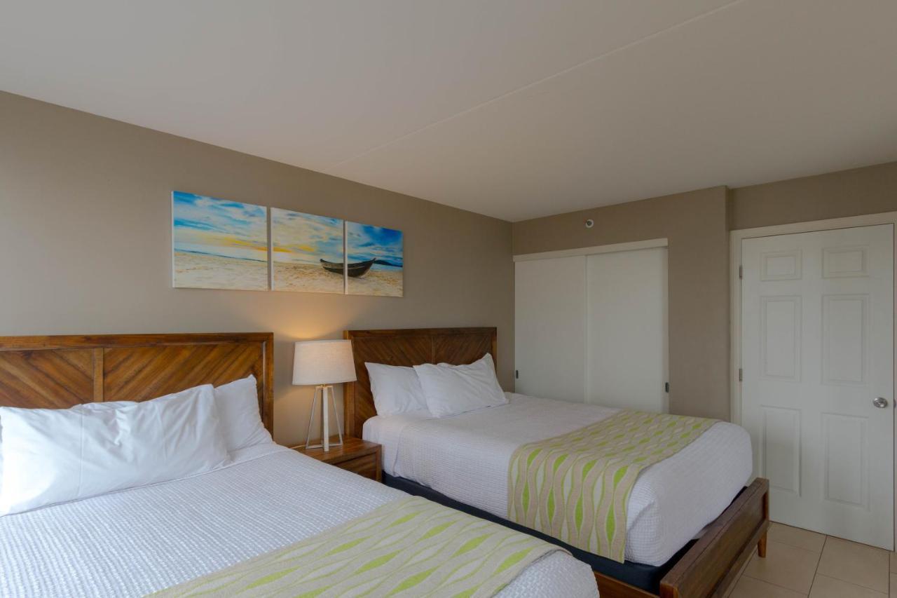 Deluxe Studio Near Waikiki Beach - Free Parking & Outdoor Pool *