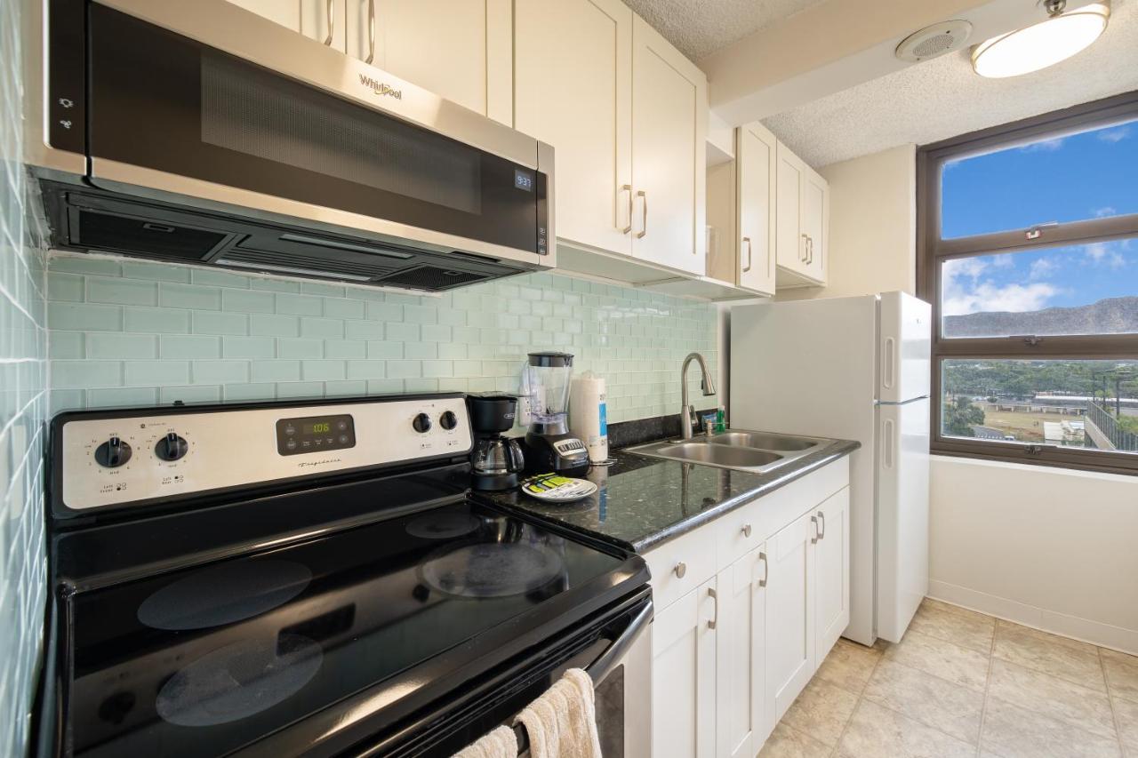 Apartment Mountain View Oasis, Steps From With Parking! Honolulu
