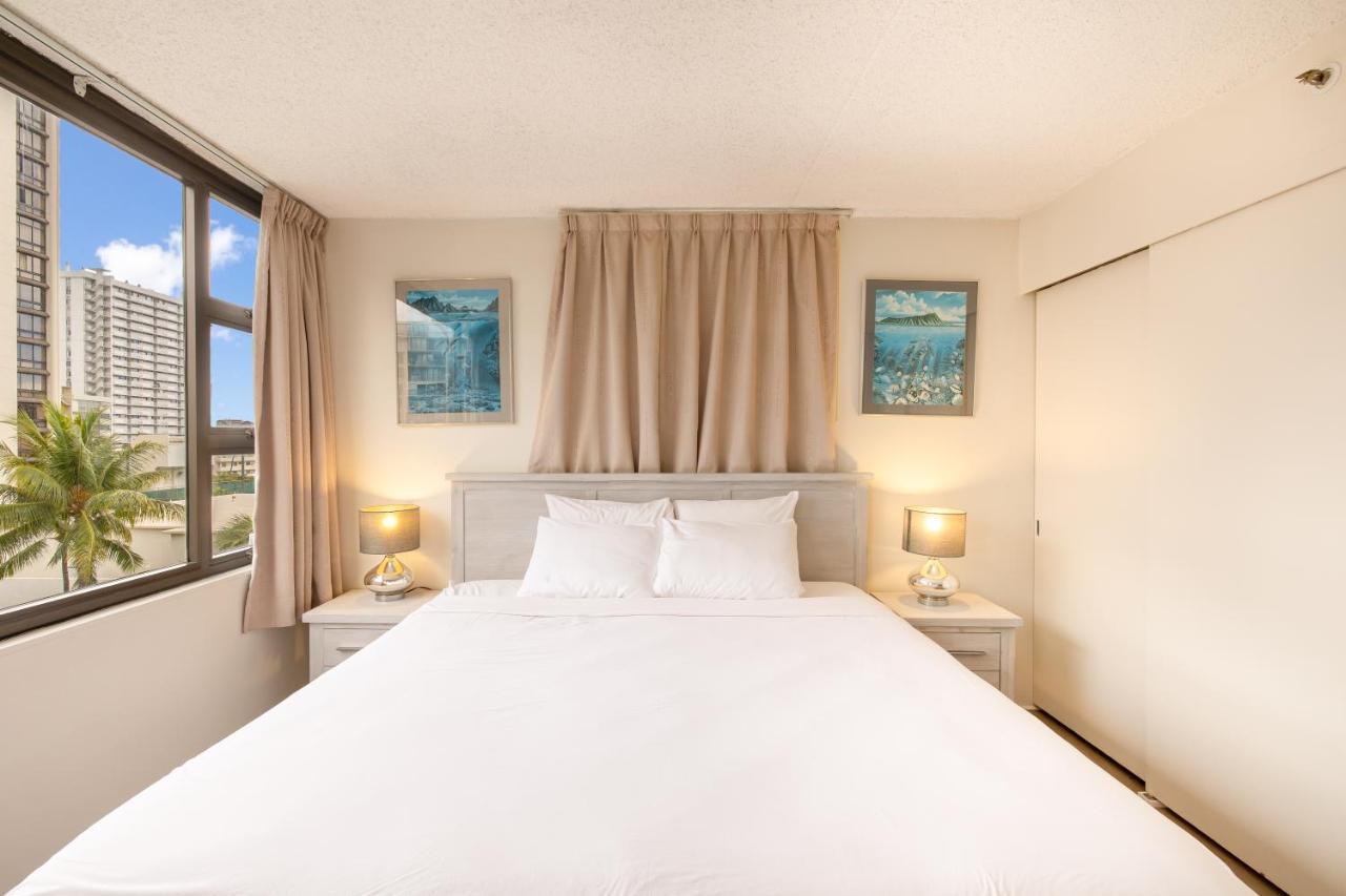 Apartment Mountain View Oasis, Steps From With Parking! Honolulu