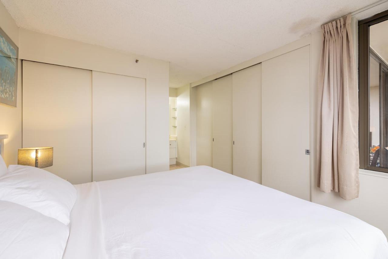 Mountain View Oasis, Steps From With Parking! *