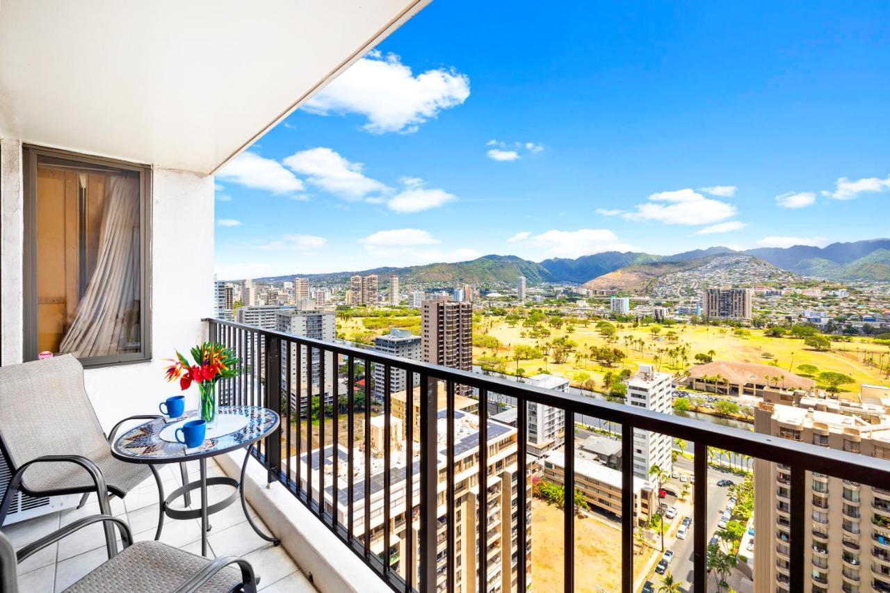 Stylish With Mountain Views In Waikiki Banyan! Apartment *