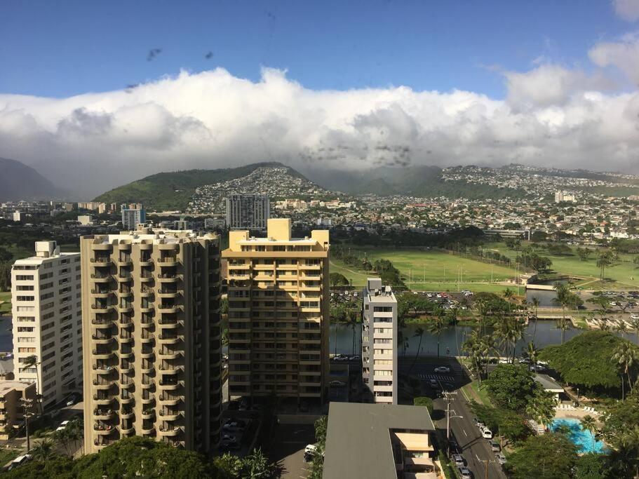 The Whale @waikiki Banyan Apartment *