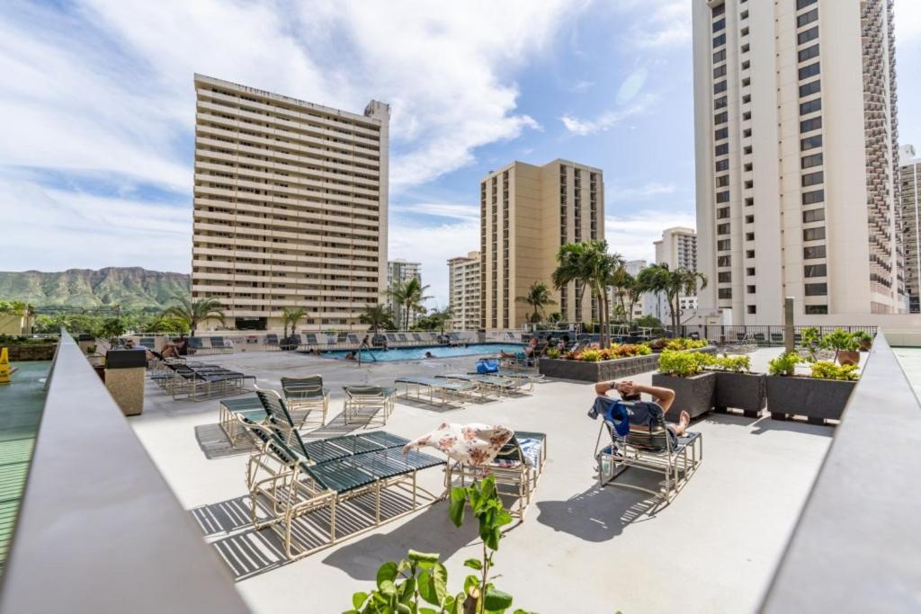 Waikiki Banyan W-ocean Views With Free Parking! * Honolulu