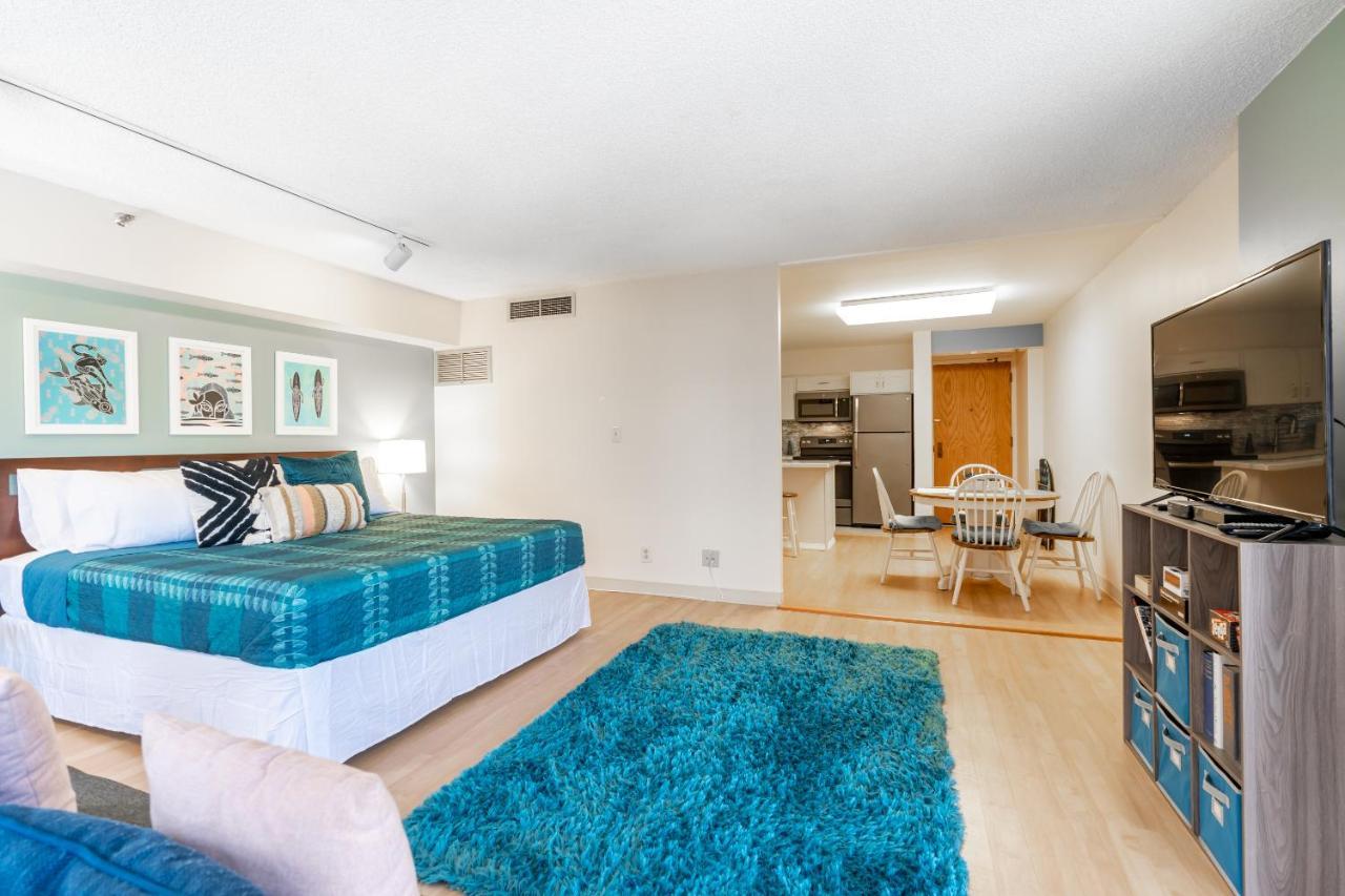 Spacious Downtown Executive Retreat - Free Parking Honolulu
