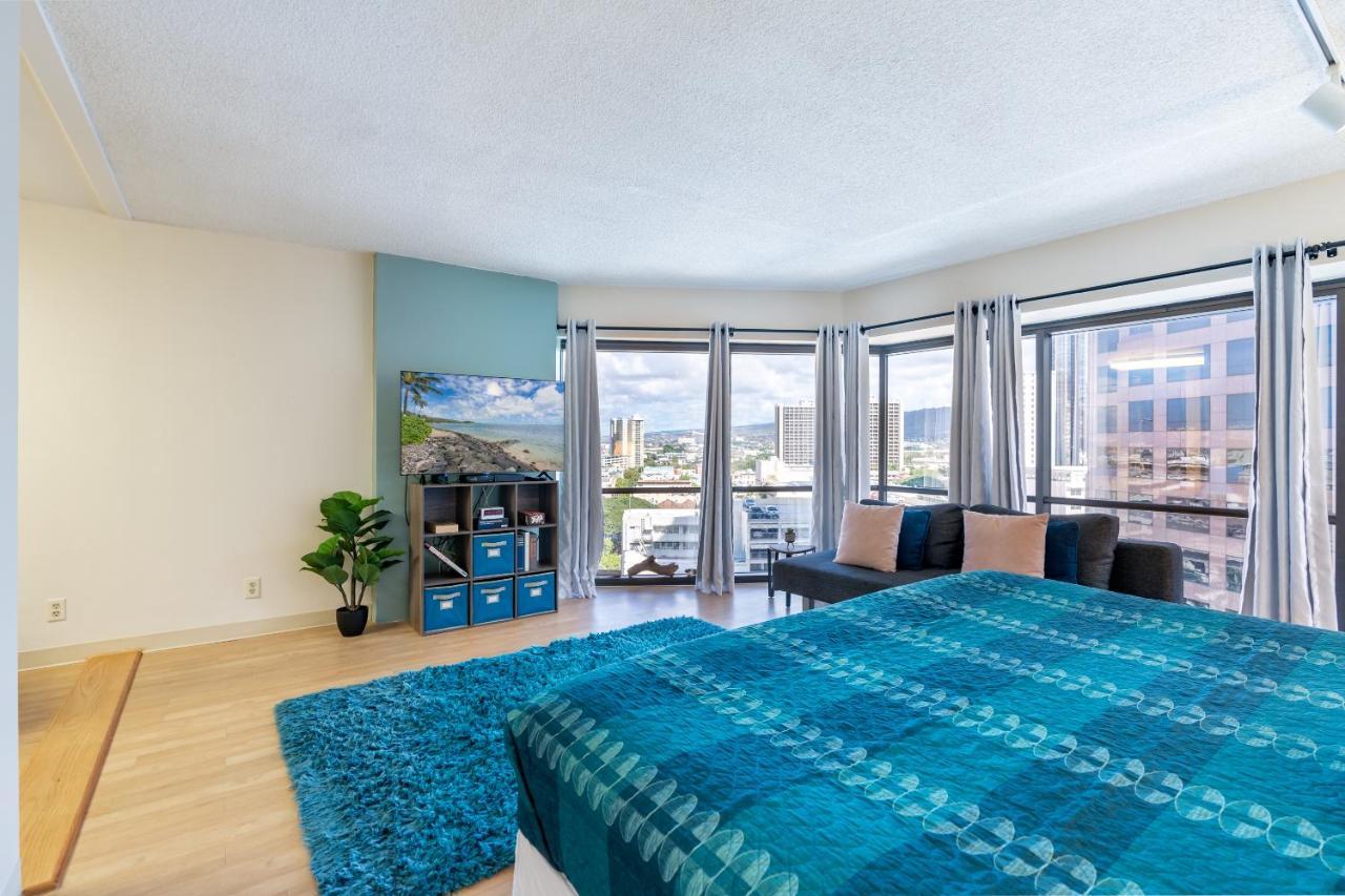 Spacious Downtown Executive Retreat - Free Parking Apartment Honolulu