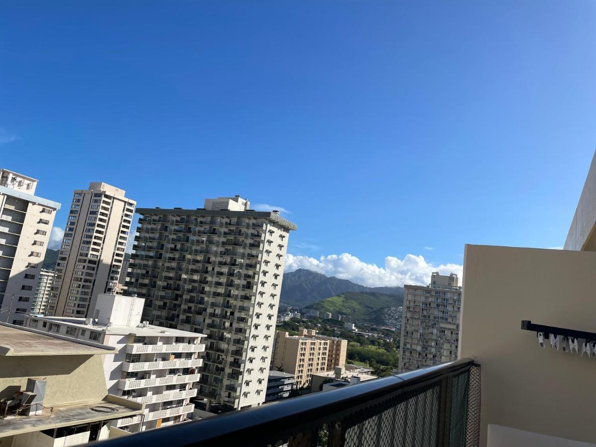 Amazing Waikiki 2bed2bath+free Parking Apartment