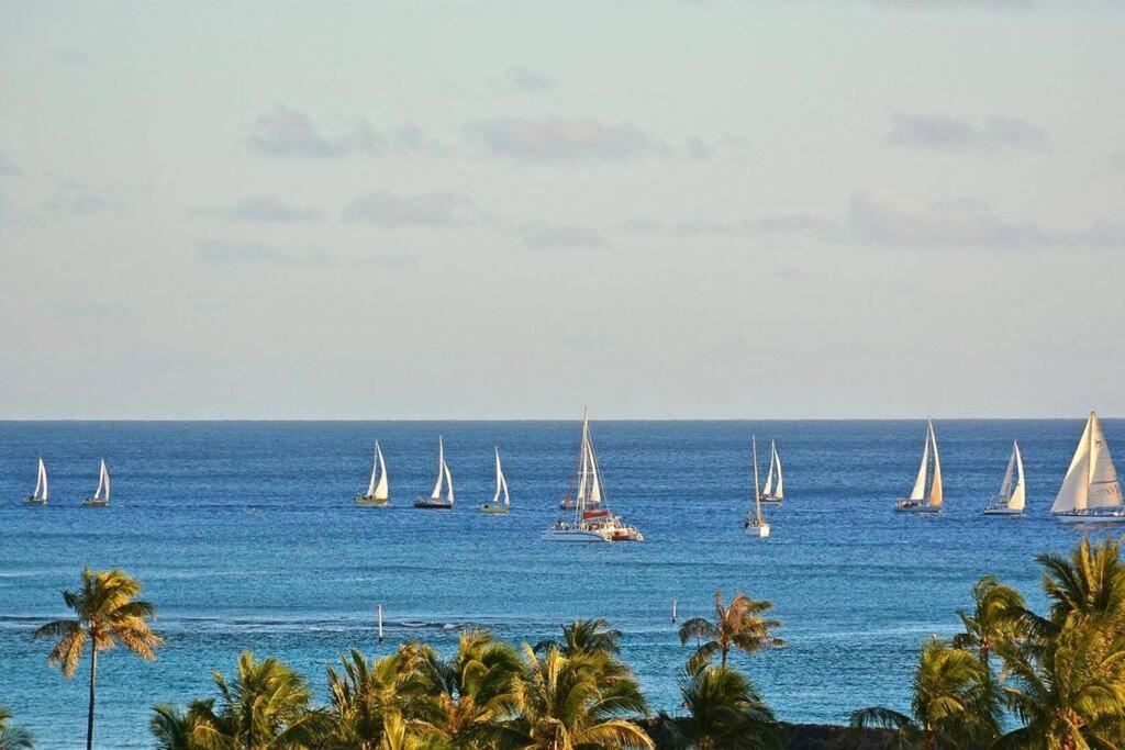 Modern - Heart Of Waikiki With Parking! *