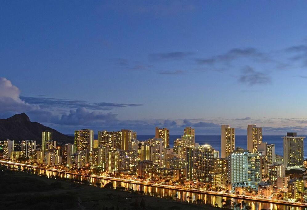 Modern - Heart Of Waikiki With Parking! Apartment *