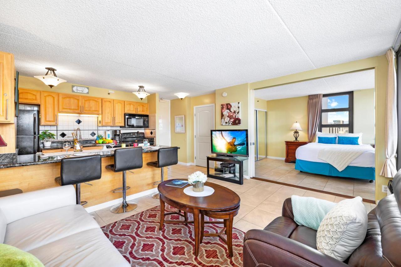 Stylish With Mountain Views In Waikiki Banyan! *
