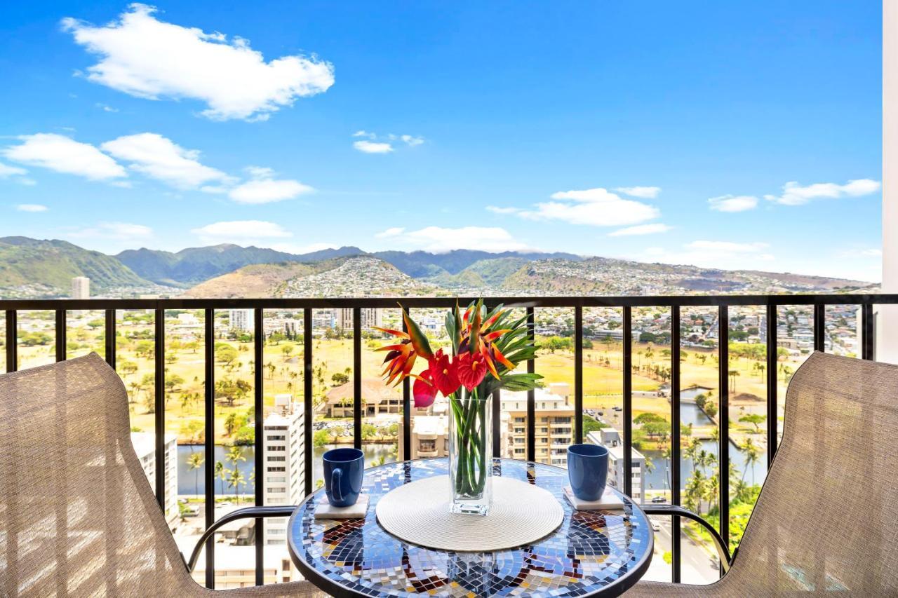 Stylish With Mountain Views In Waikiki Banyan! Honolulu