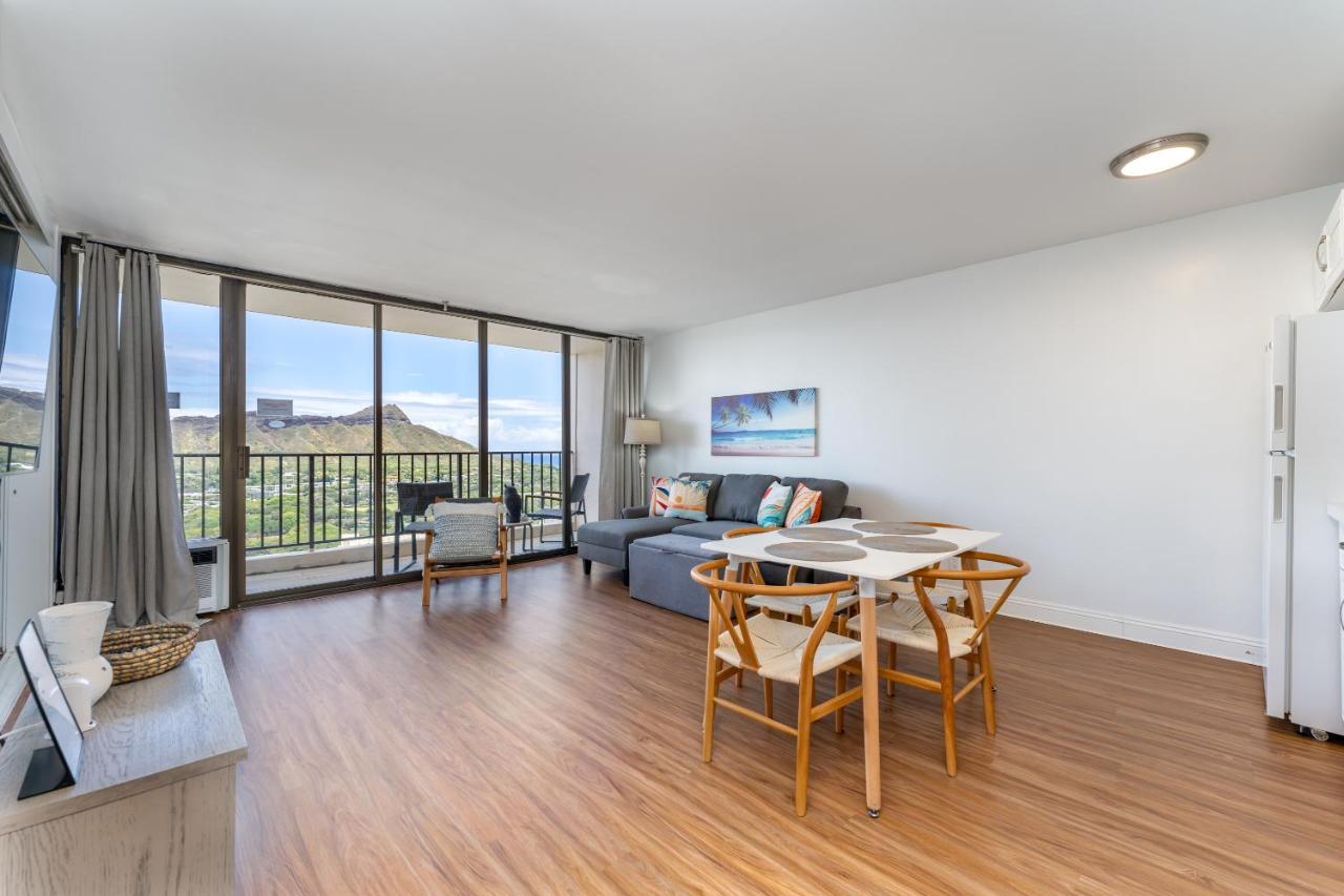 Waikiki Banyan W-ocean Views With Free Parking!