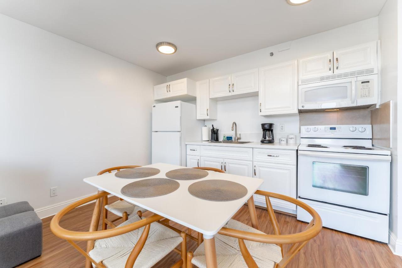 Waikiki Banyan W-ocean Views With Free Parking! Apartment Honolulu