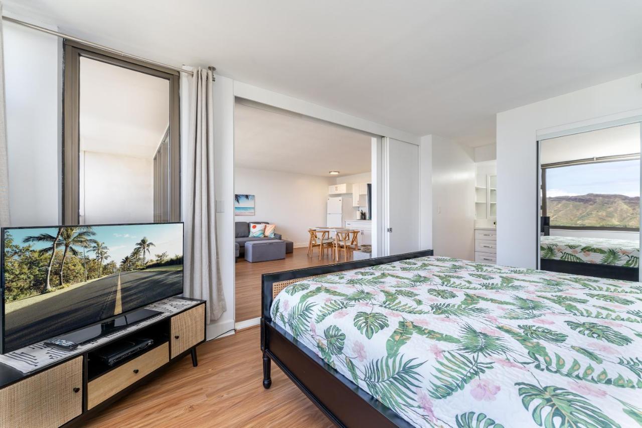Waikiki Banyan W-ocean Views With Free Parking!