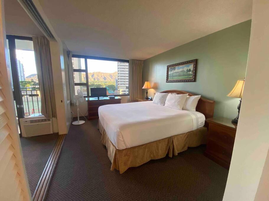 Lovely 1br At The Waikiki Banyan With Pool *