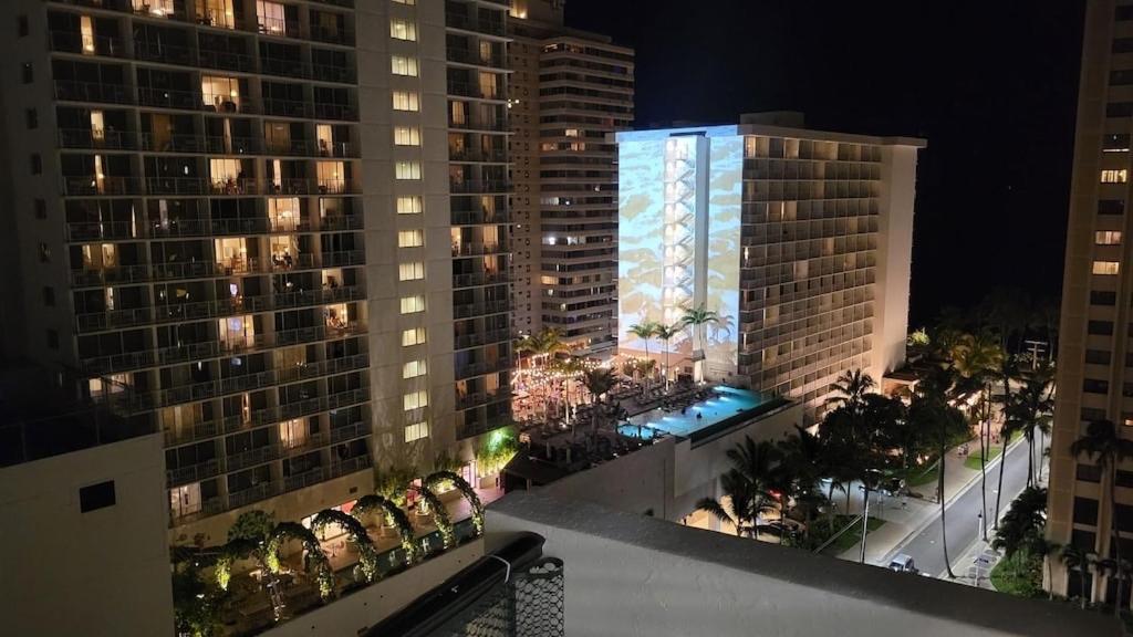 Waikiki 2 Bedrooms 2 Bathrooms With 1 Free Parking Space Honolulu