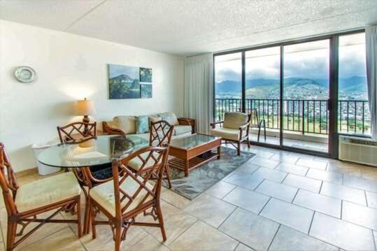Deluxe Panoramic Mountain View - 37th Floor, Free Parking & Wifi Apartment