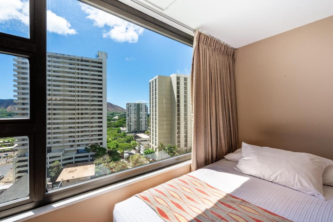 Spacious 14th Floor Corner Suite, Partial Diamond Head And Ocean Views, Free Parking! Honolulu