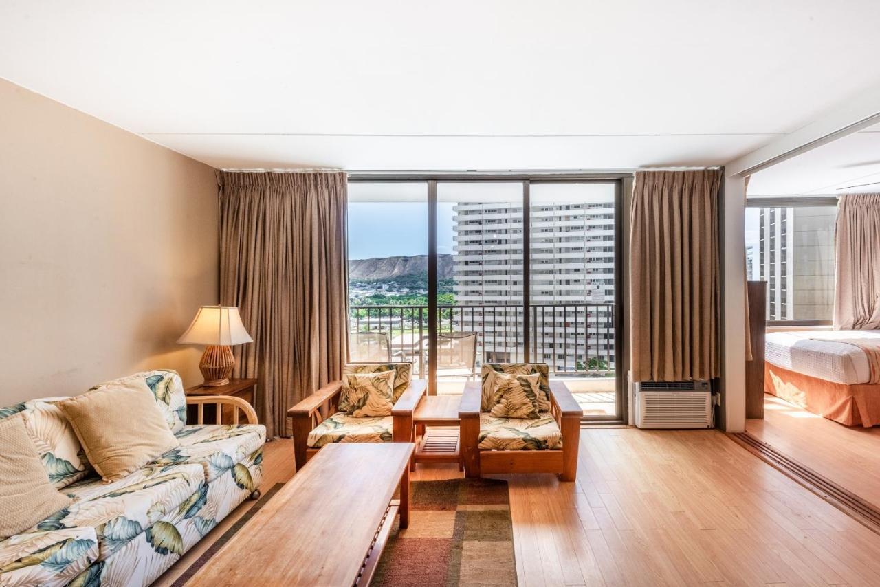 Spacious 14th Floor Corner Suite, Partial Diamond Head And Ocean Views, Free Parking! *