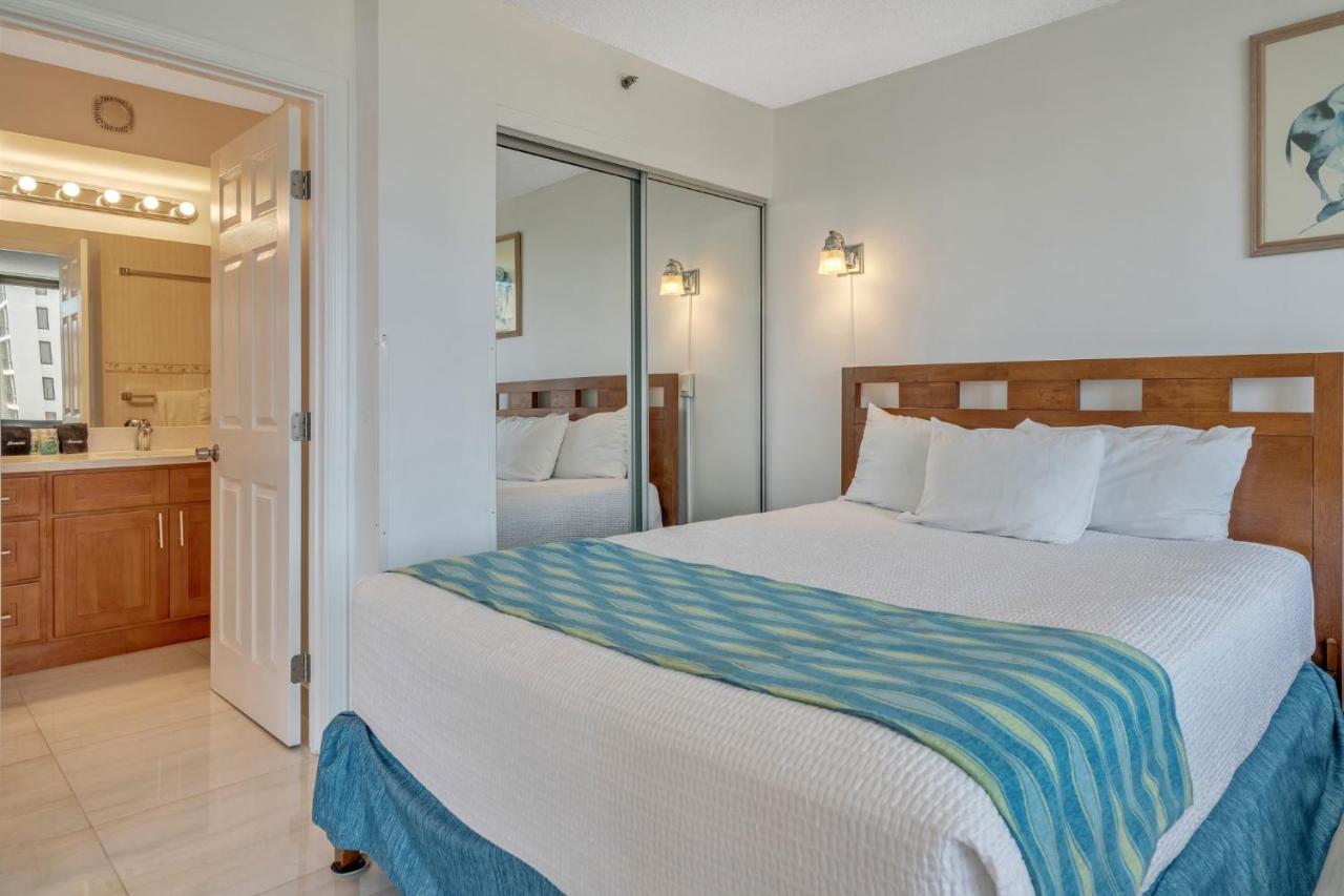23rd Floor Waikiki Banyan - Only One Block From Beach! Apartment