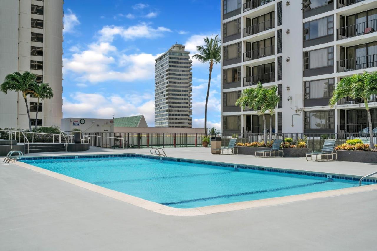 23rd Floor Waikiki Banyan - Only One Block From Beach! Apartment *